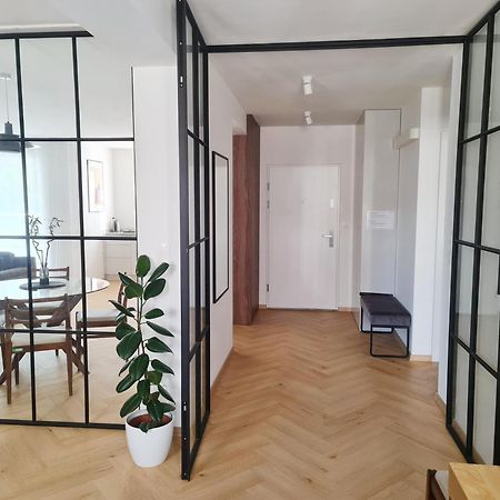 Beautiful New Apt In Old Town Near Train Station - Free Parking Bratislava Exterior photo