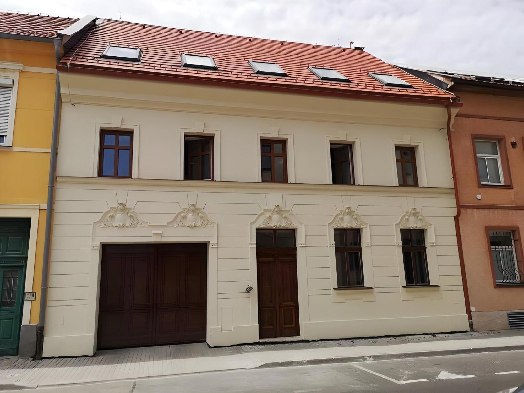 Beautiful New Apt In Old Town Near Train Station - Free Parking Bratislava Exterior photo