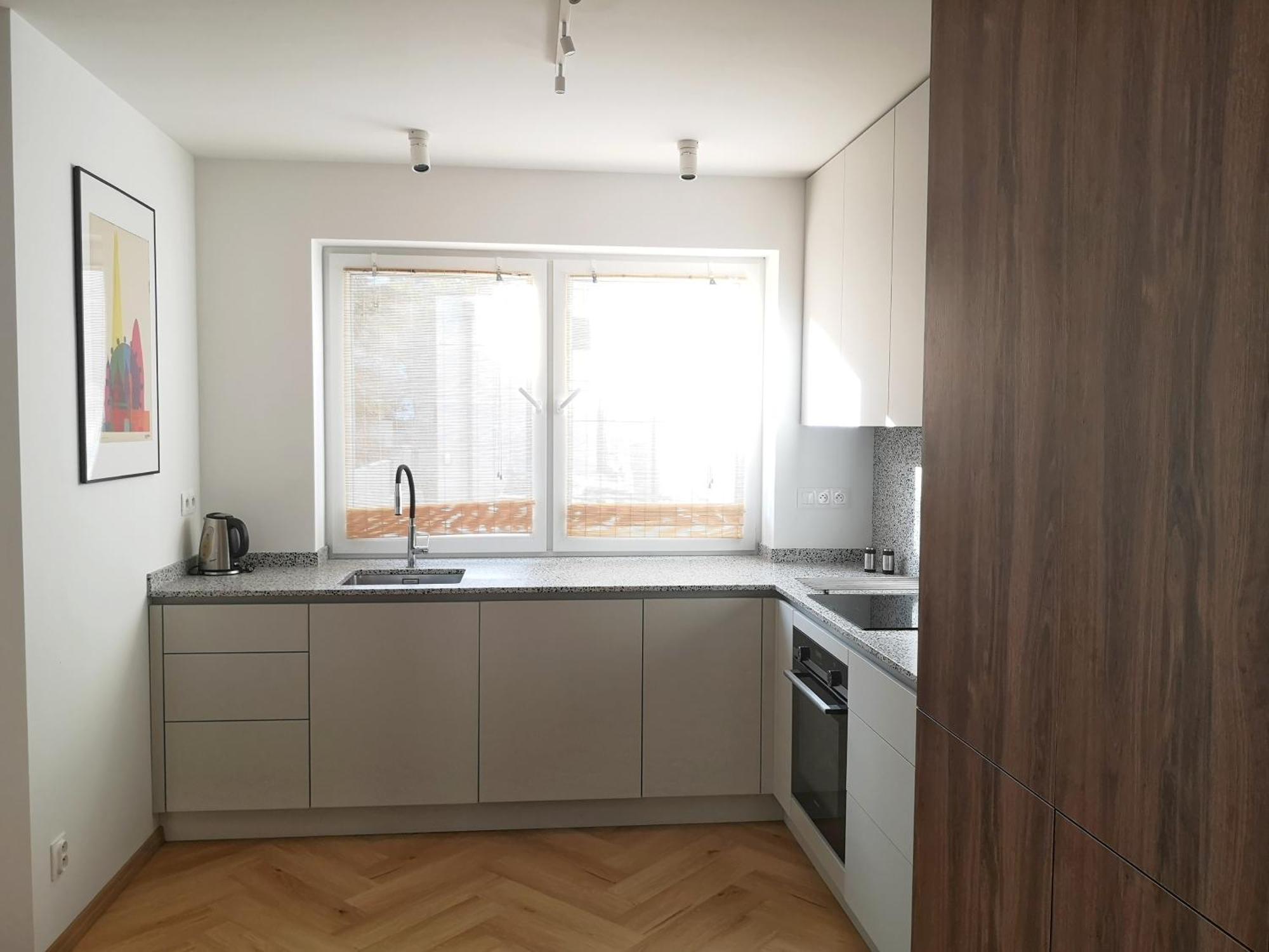 Beautiful New Apt In Old Town Near Train Station - Free Parking Bratislava Exterior photo